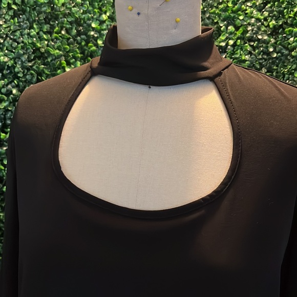 Clara sunwoo black keyhole neck top - Picture 2 of 6